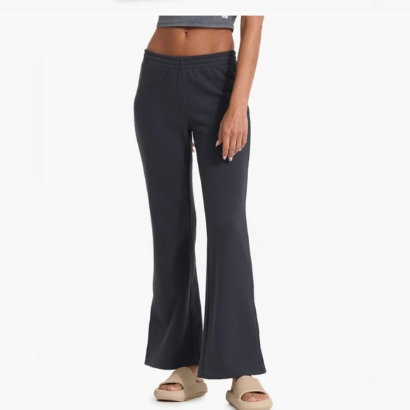 Vuori Sedona wide leg sweats - Picture 1 of 3